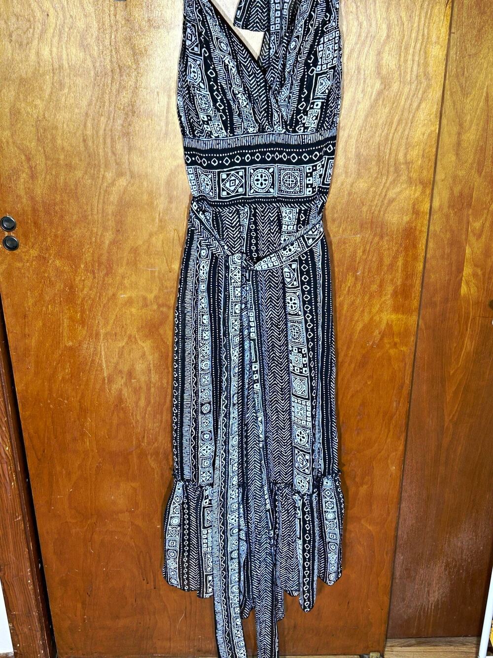 Signature by Sangria Black & White Geometric V-Neck Midi Fit & Flare Sz 12